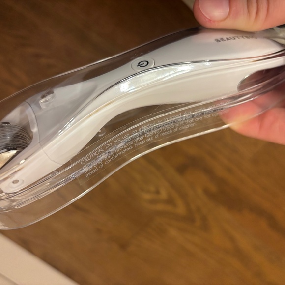 BeautyBio GloPro Facial Micro needling Tool - Picture 3 of 4